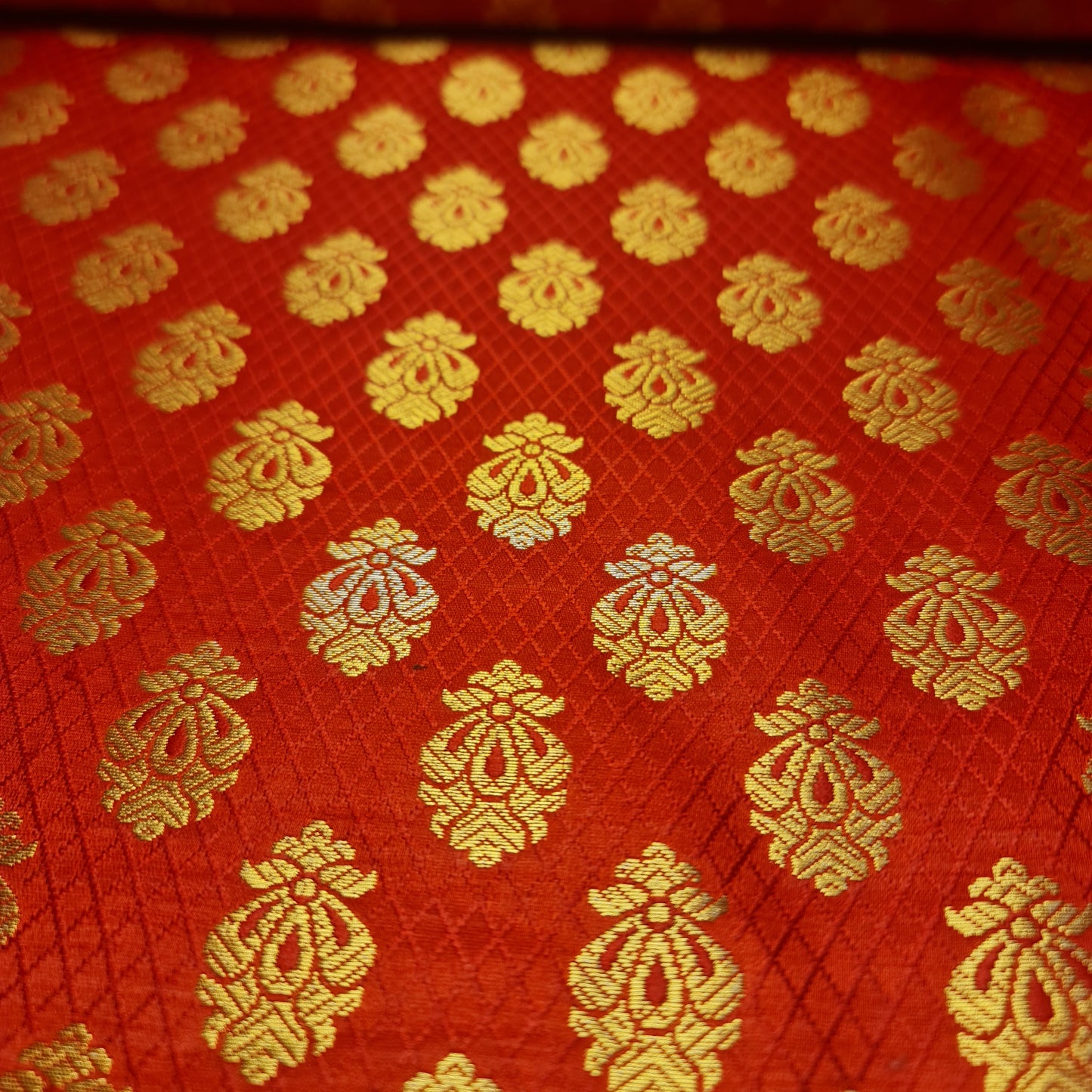 Ornamentaler Paisley Gold Metallic Druck Indischer Banarasi Brokat Stoff Meterware