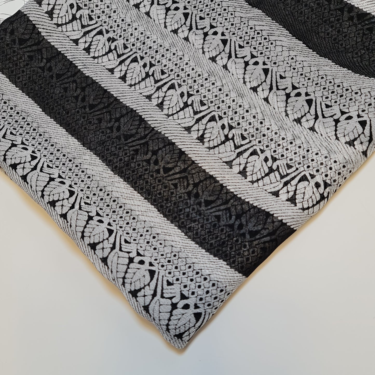 Schwarz-weißer Chiffonstoff mit Blumenmuster, durchsichtig, für Kleider, Bastel- und Dekorationsstoffe, 111,8 cm, Meterware