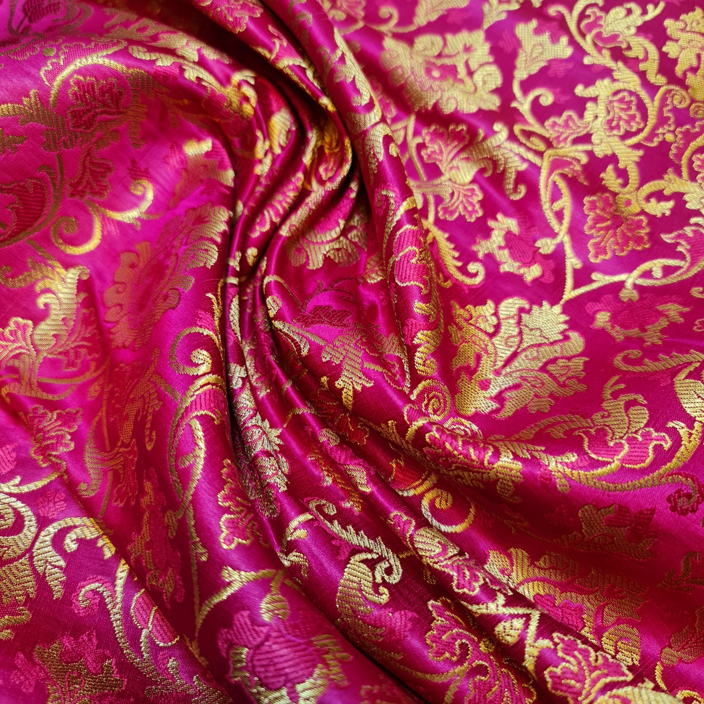 Ornamentaler Paisley Gold Metallic Druck Indischer Banarasi Brokat Stoff Meterware