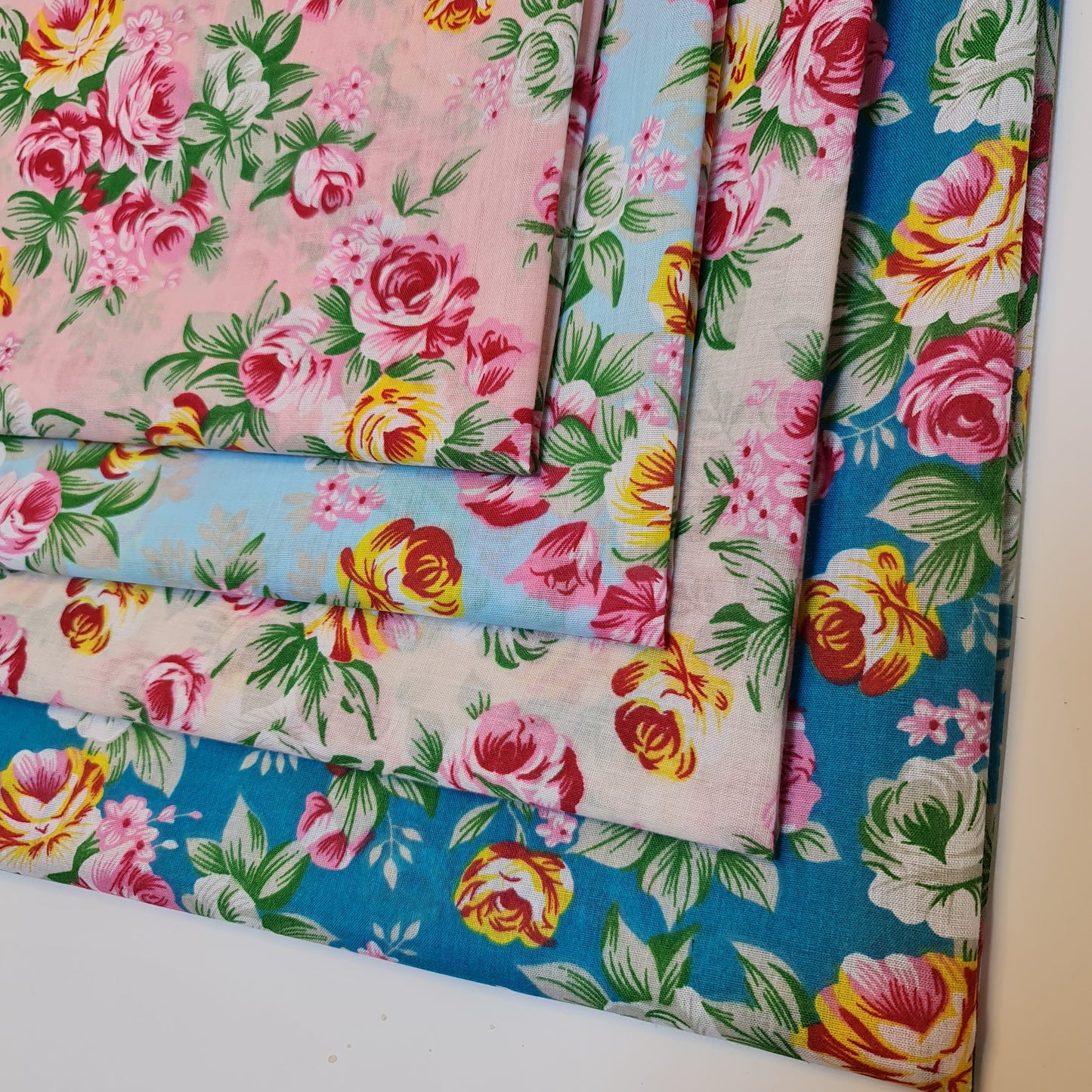 4pcs Polycotton Vintage Floral Craft 50x50cm Fat Quarters Material Patchwork, Quilting Fabric