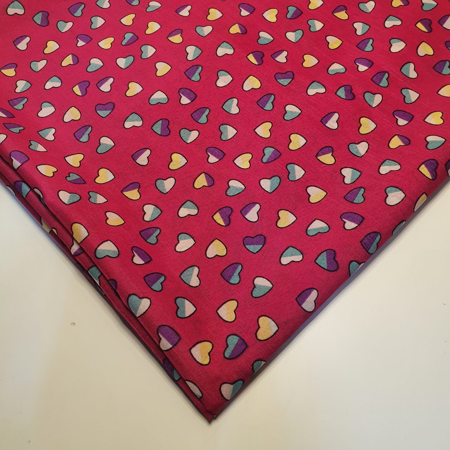 Rosa Multi Heart Crepe Bedruckter Stoff Nähen Basteln Spot Quilting Kleid Material 58" Meterware