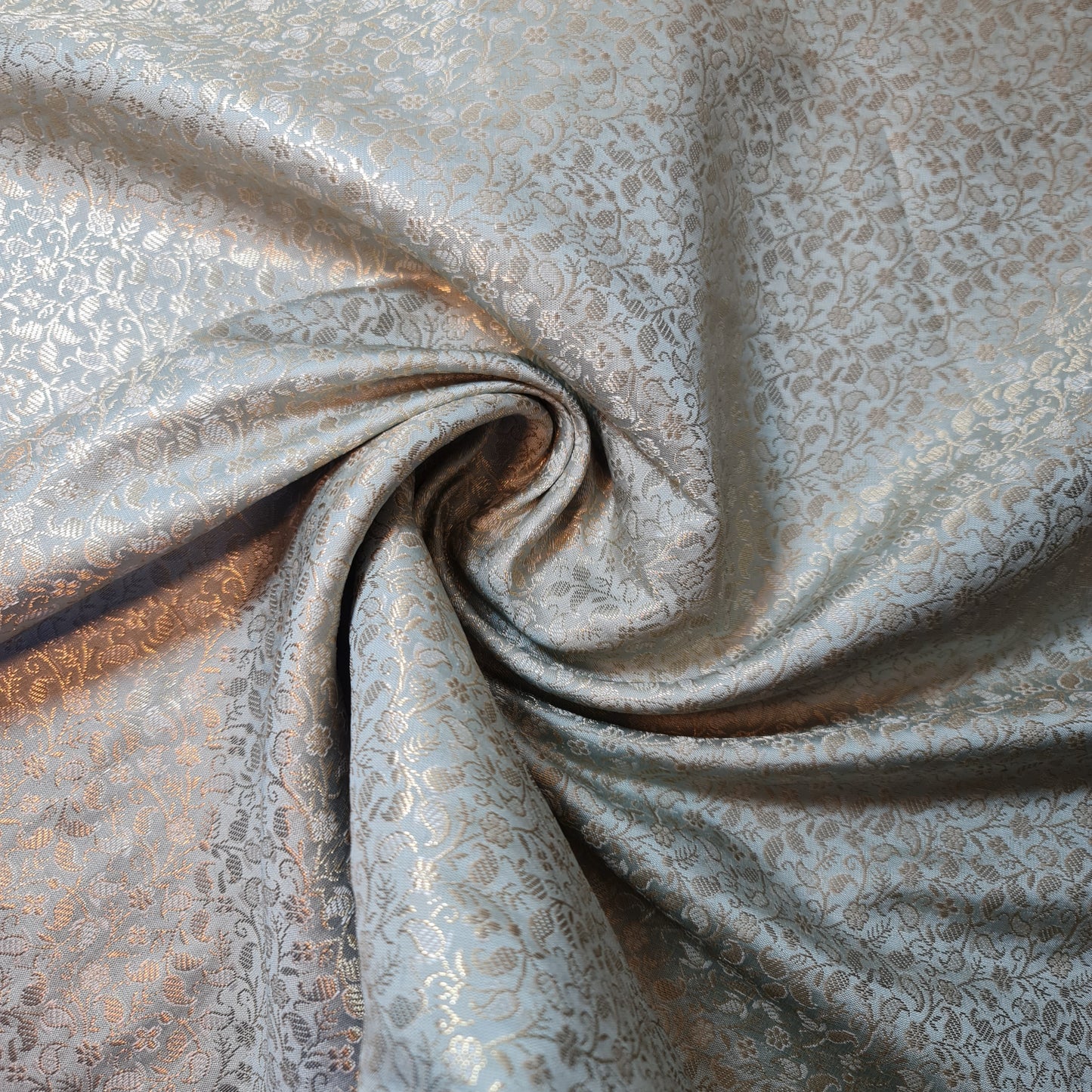 Brokatstoff mit blumigem Blattgold-Druck und floralem Jacquard-Druck, indischer Banarasi-Stoff, 111,8 cm (Magenta).