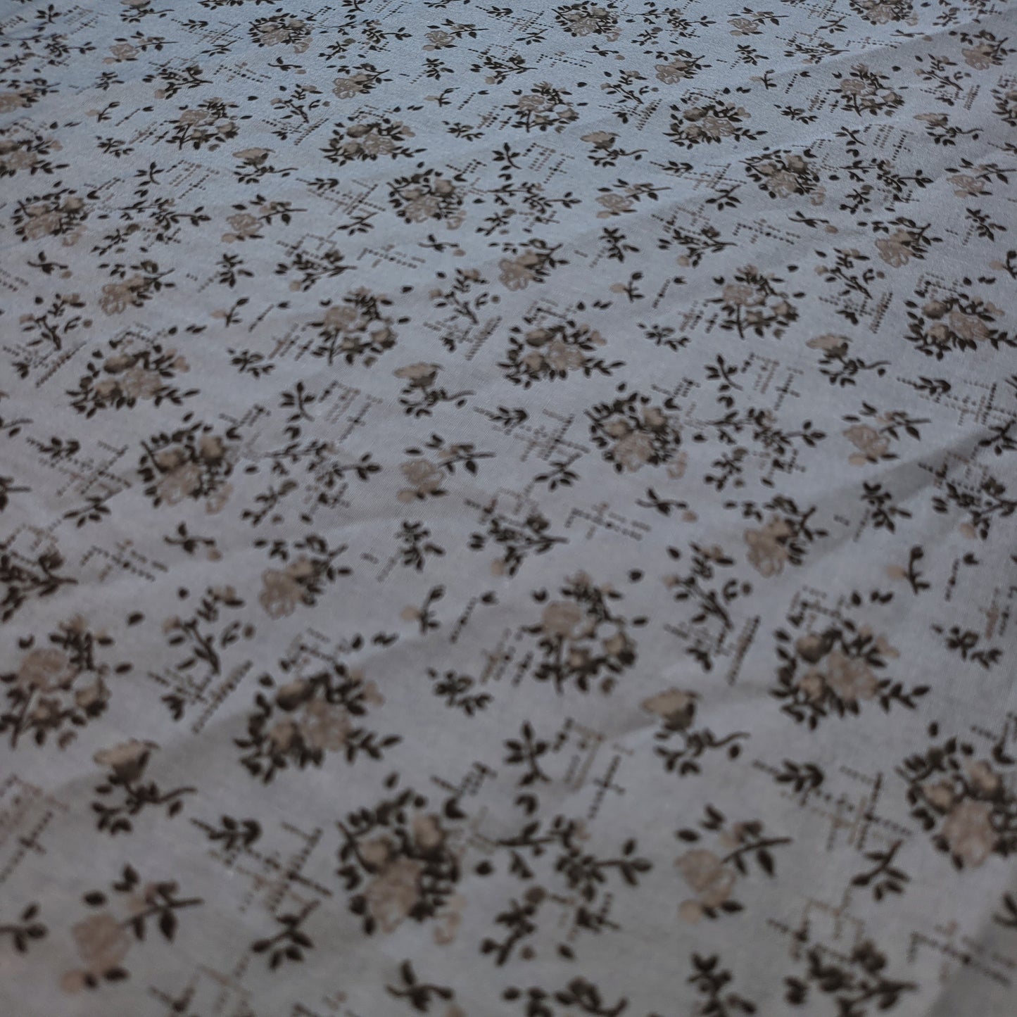 Grey Floral 100% Cotton Vintage Material Novelty Floral Dress Craft Quilting Fabric 44" By The Meter