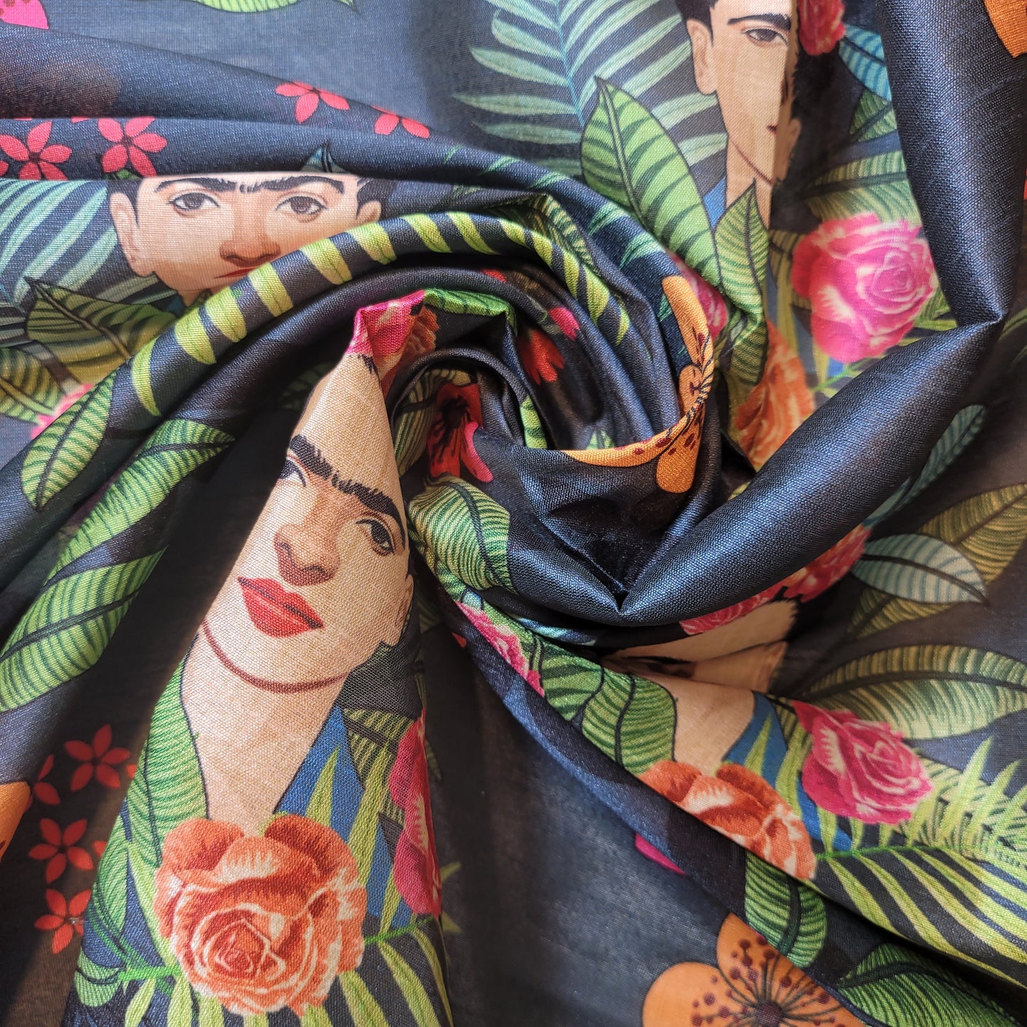 Floraler Frida Digitaldruck Kunstseide Stoff Kleid Basteln Quilting Material 44" Meterware