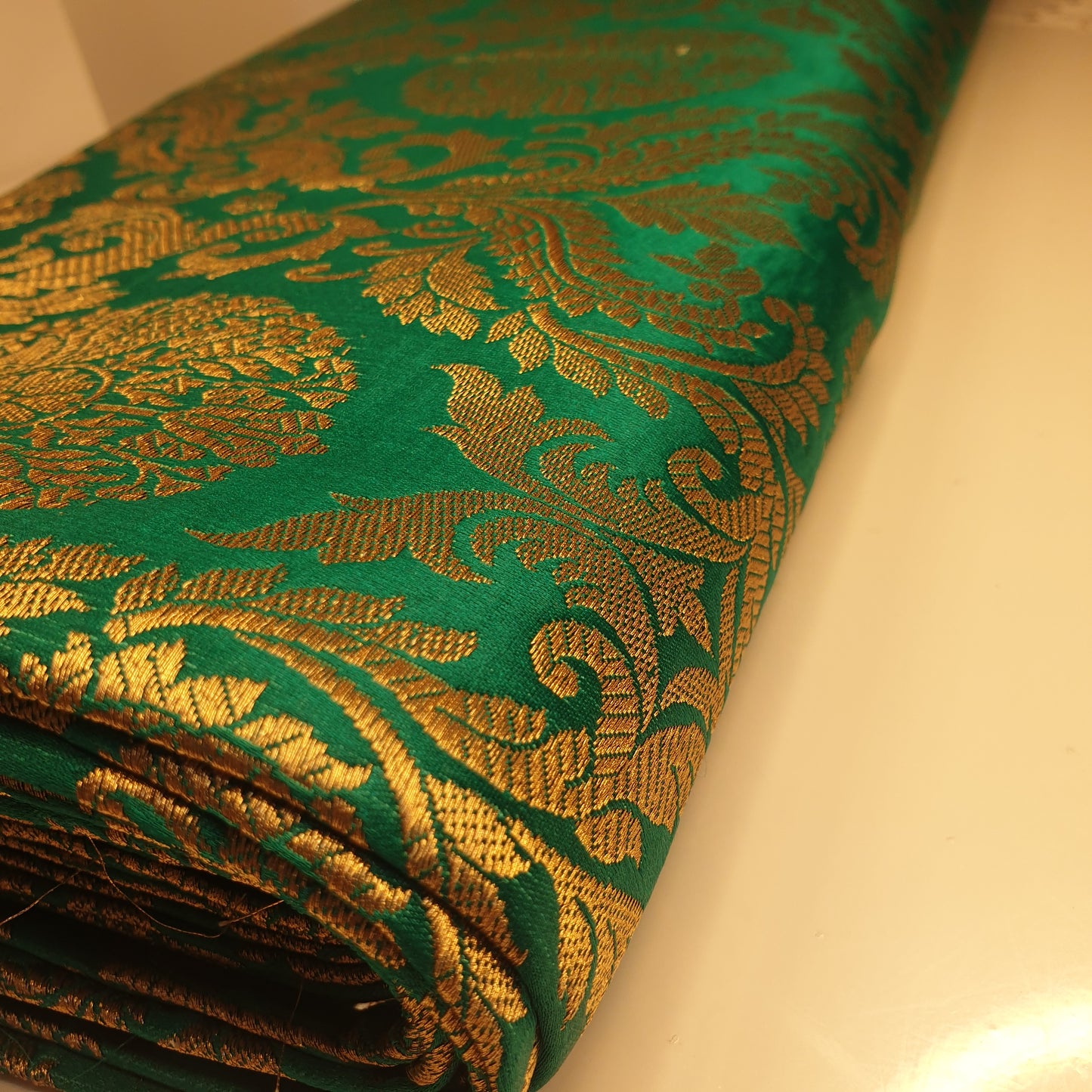 Ornamentaler Paisley Gold Metallic Druck Indischer Banarasi Brokat Stoff Meterware