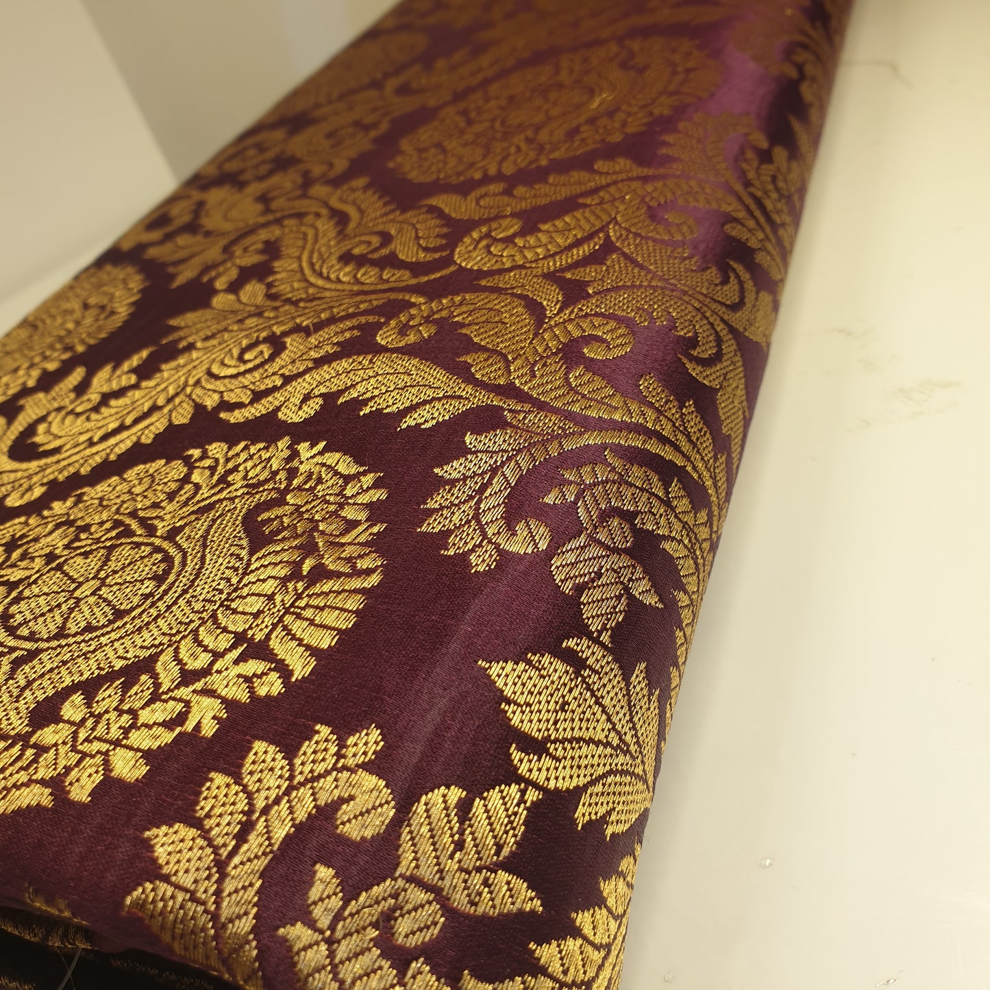 Ornamentaler Paisley Gold Metallic Druck Indischer Banarasi Brokat Stoff Meterware