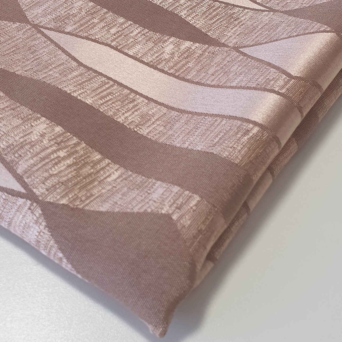 Luxuriöser Satin-Jacquard-Polsterstoff mit Blumenmuster – 58" für Vorhänge und Schneiderei (Zimtrose, geometrisch)