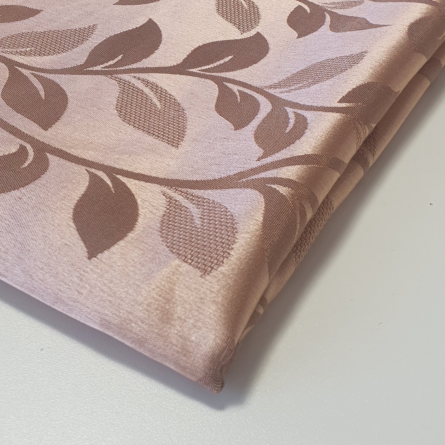 Luxuriöser Satin-Jacquard-Polsterstoff mit Blumenmuster – 58" für Vorhänge und Schneiderei (Zimt, Rose, Efeu)