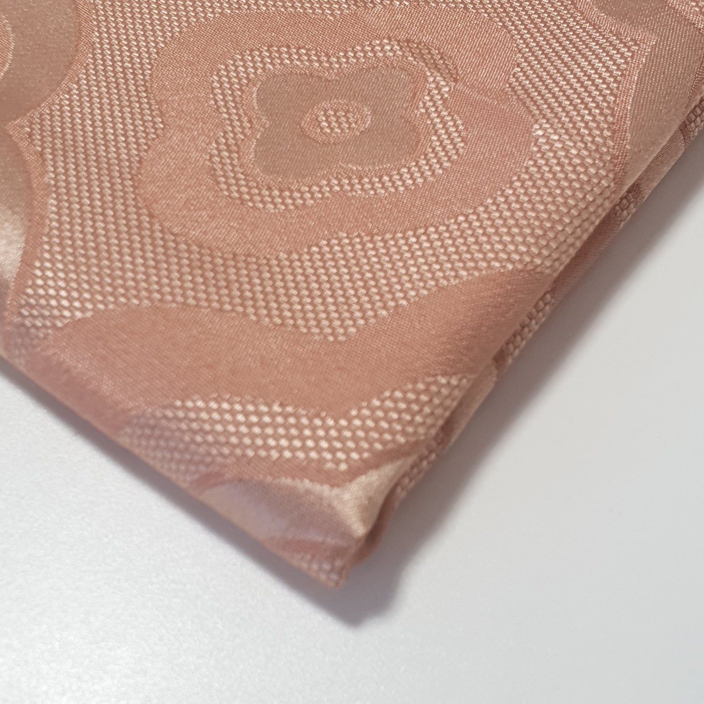 Luxuriöser Satin-Jacquard-Polsterstoff mit Blumenmuster – 58" für Vorhänge und Schneiderei (Dusky Pink Floral)