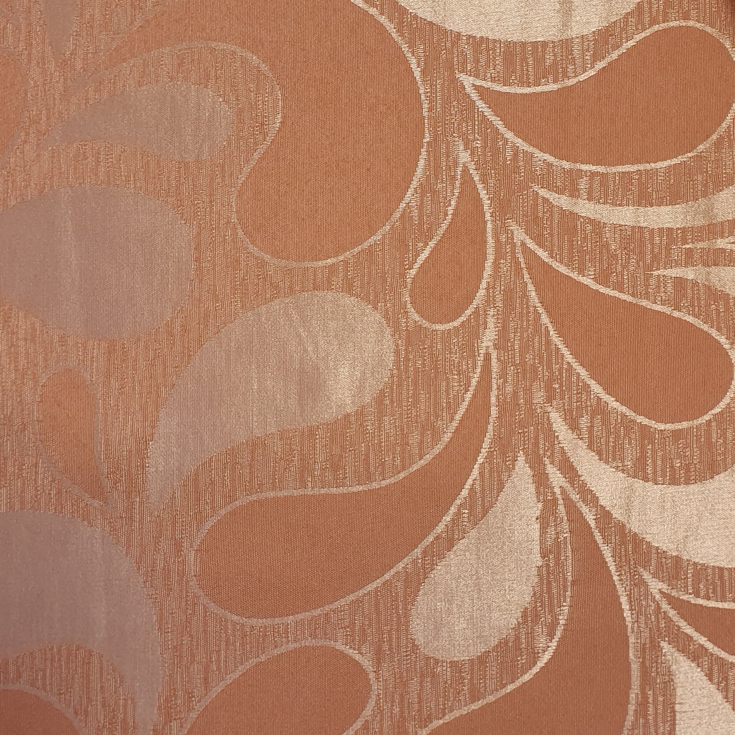 Luxuriöser Satin-Jacquard-Polsterstoff mit Blumenmuster – 58" für Vorhänge und Schneiderei (Dusky Pink Paisley)