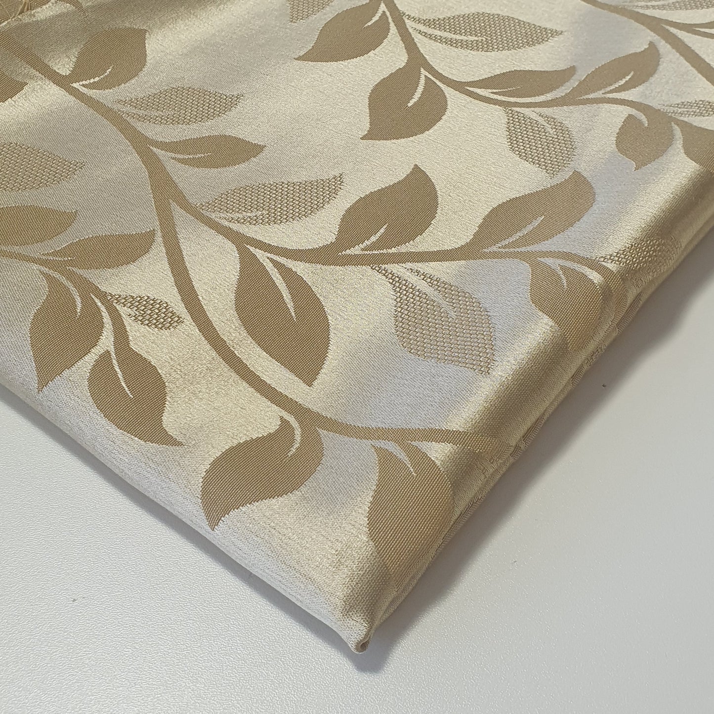 Luxuriöser Satin-Jacquard-Polsterstoff mit Blumenmuster – 58" für Vorhänge und Schneiderei (Gold Ivy)