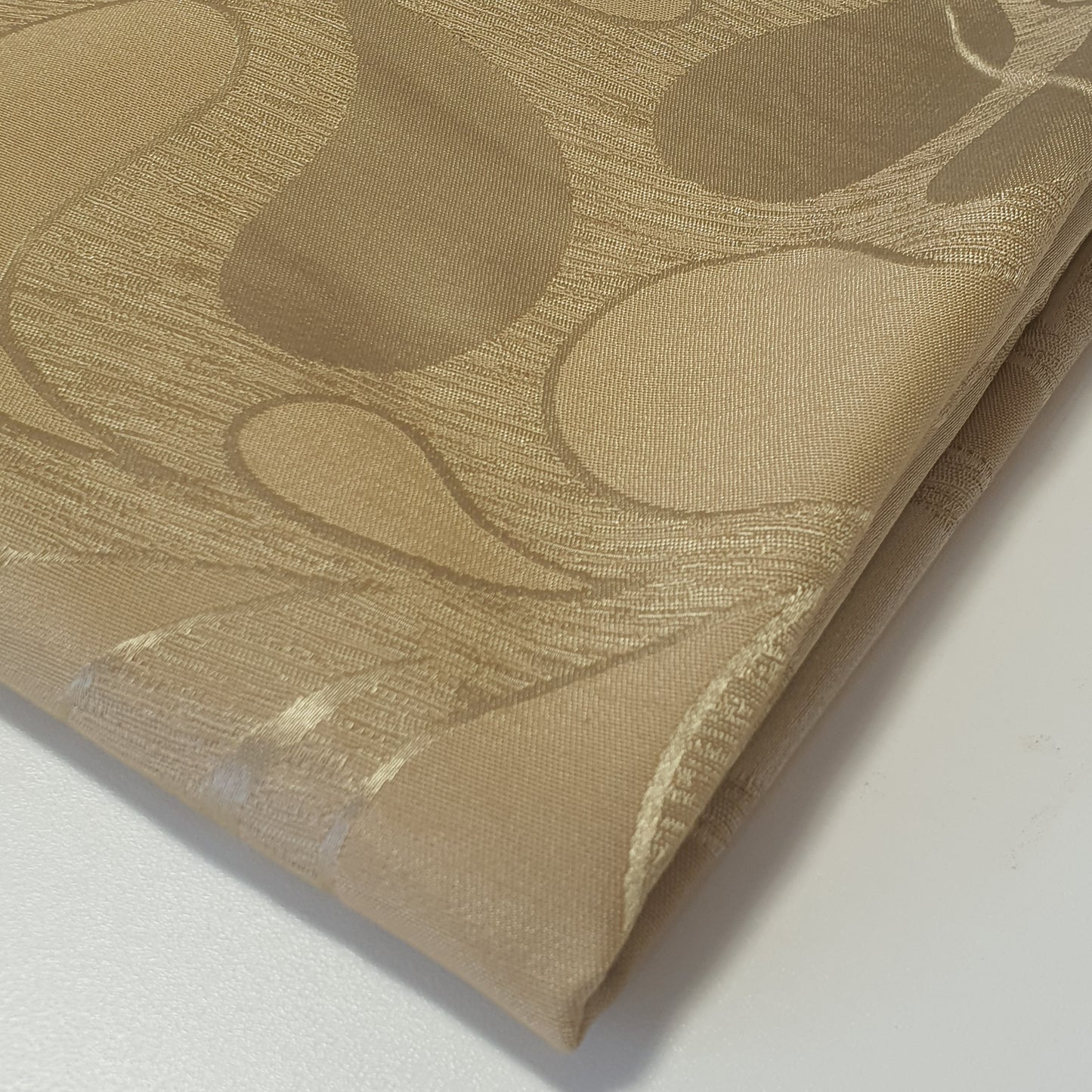 Luxuriöser Satin-Jacquard-Polsterstoff mit Blumenmuster – 58" für Vorhänge und Schneiderei (Gold-Paisley)