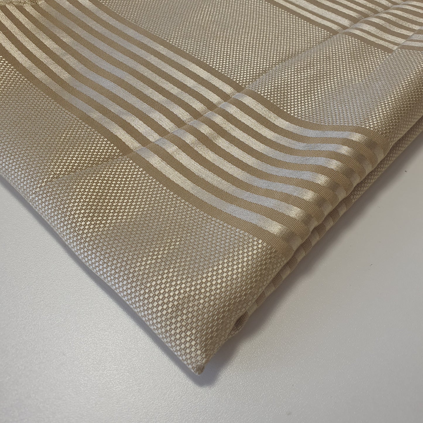 Luxuriöser Satin-Jacquard-Polsterstoff mit Blumenmuster – 58" für Vorhänge und Schneiderei (Goldstreifen)