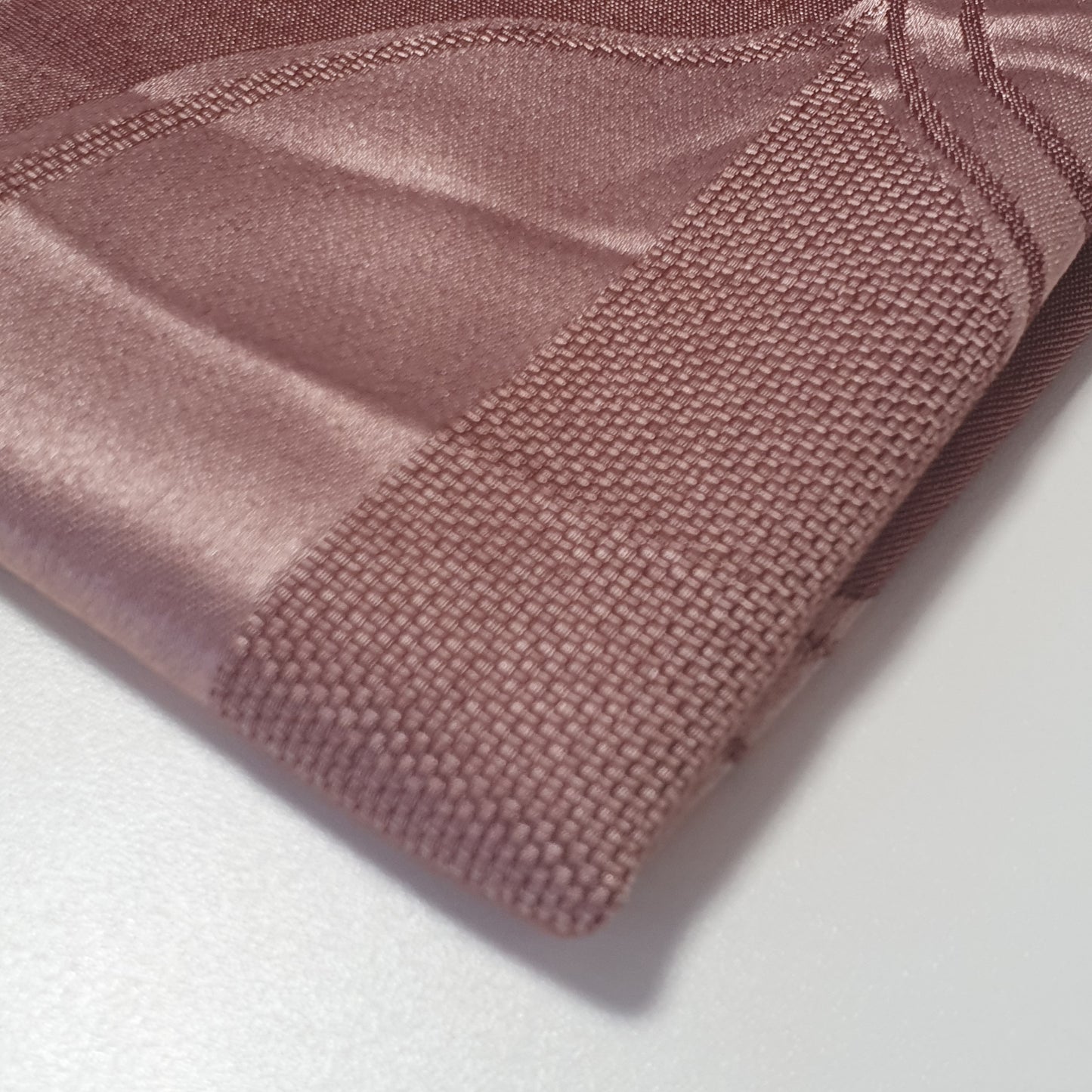Luxuriöser Satin-Jacquard-Polsterstoff mit Blumenmuster – 58" für Vorhänge und Schneiderei (Mauve Curve)