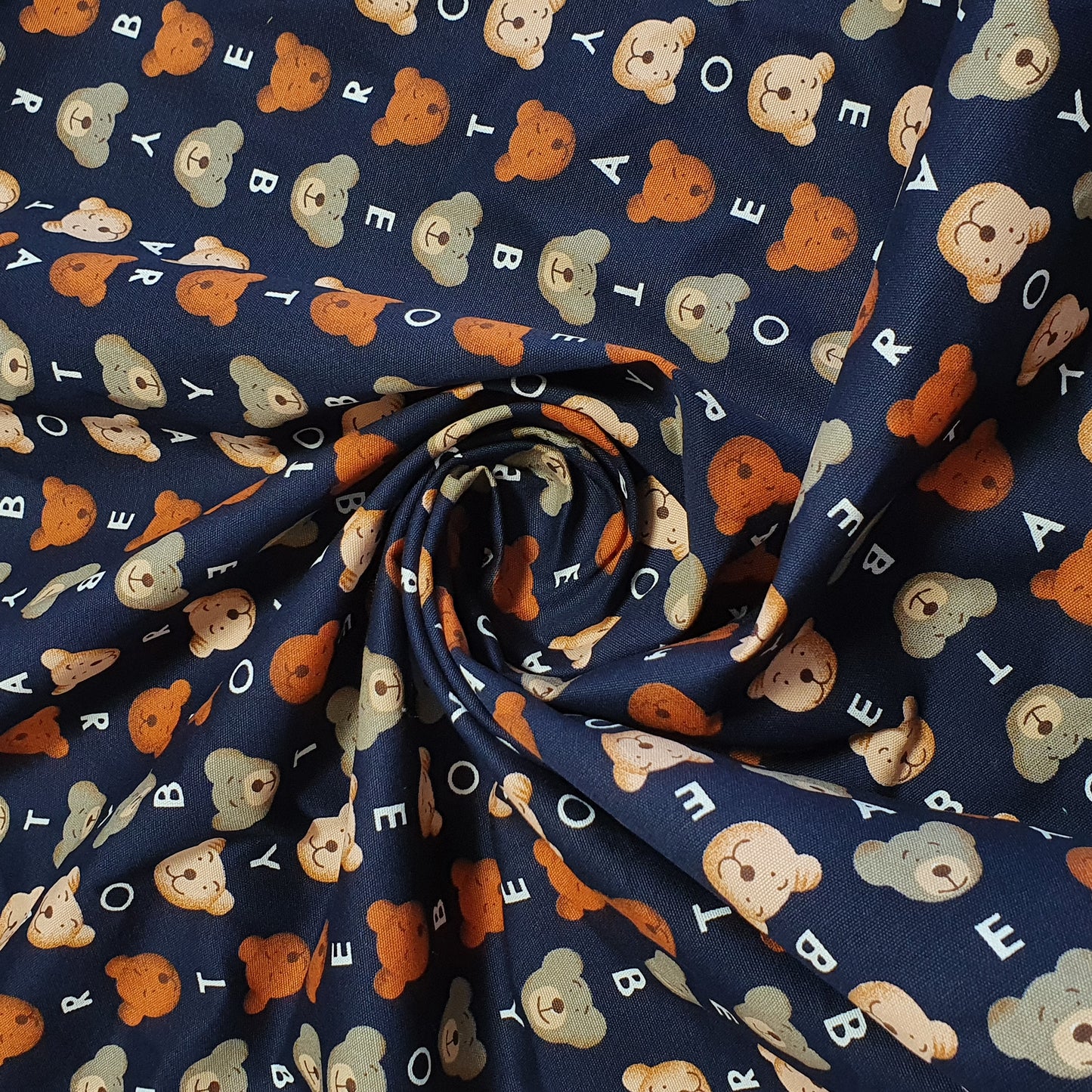 Luxuriöser, eleganter, lebendiger Canvas-Stoff aus 100 % Baumwolle mit floralem Polka-Muster, 147,3 cm breit, perfekt für Kinderprojekte und Bastelarbeiten (Marineblauer Teddybär)