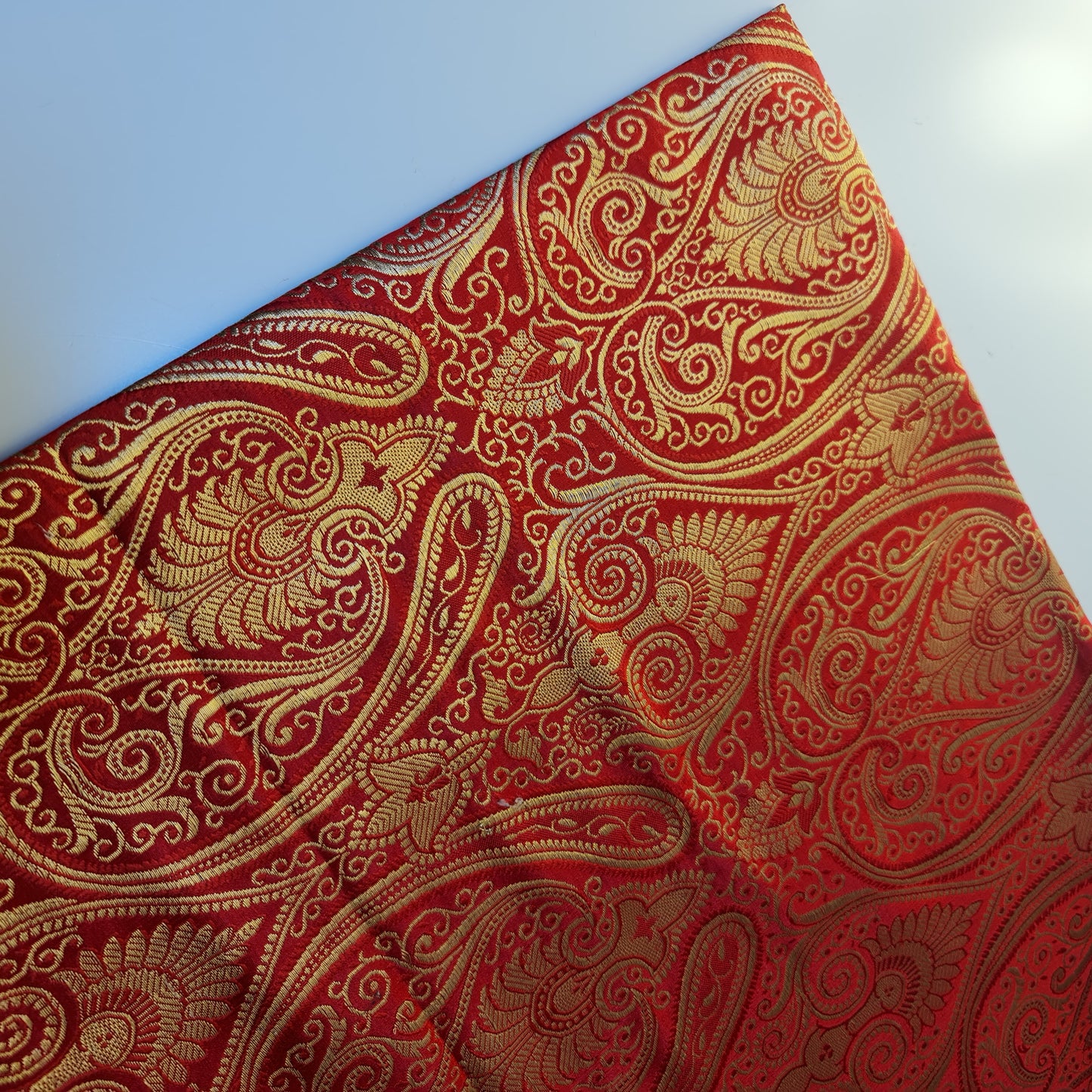 Ornamentaler Paisley Gold Metallic Druck Indischer Banarasi Brokat Stoff Meterware