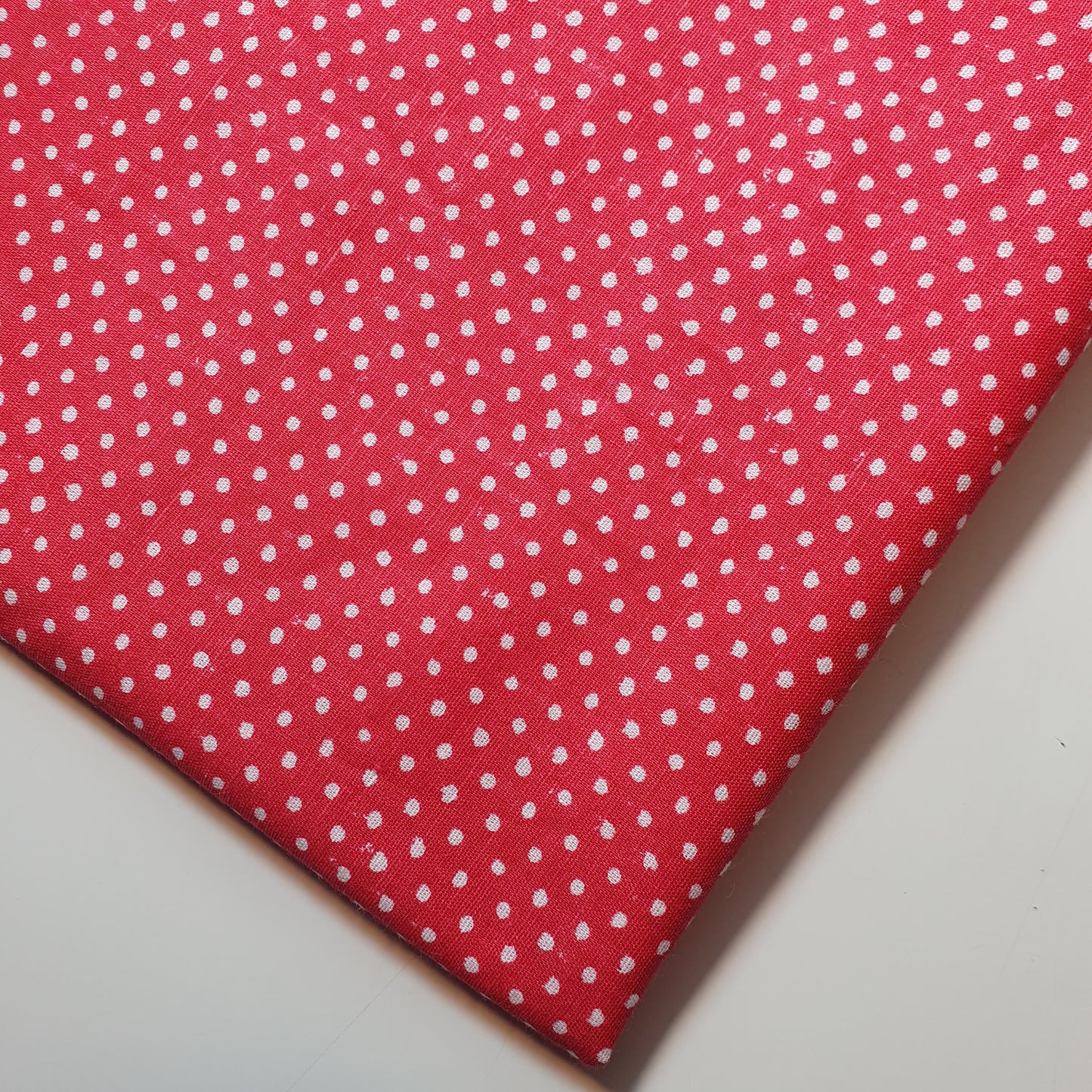 Red Pea Pin Spot Polka 100% Cotton Lawn Fabric Craft Quilting Patchwork Material Meter 44"