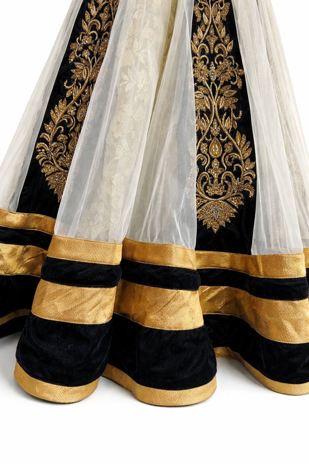 Black & Gold Velvet Lehenga Saree Style Suit with Heavy Embroidery Size 38 – Designer Asian Wedding Party Wear UK