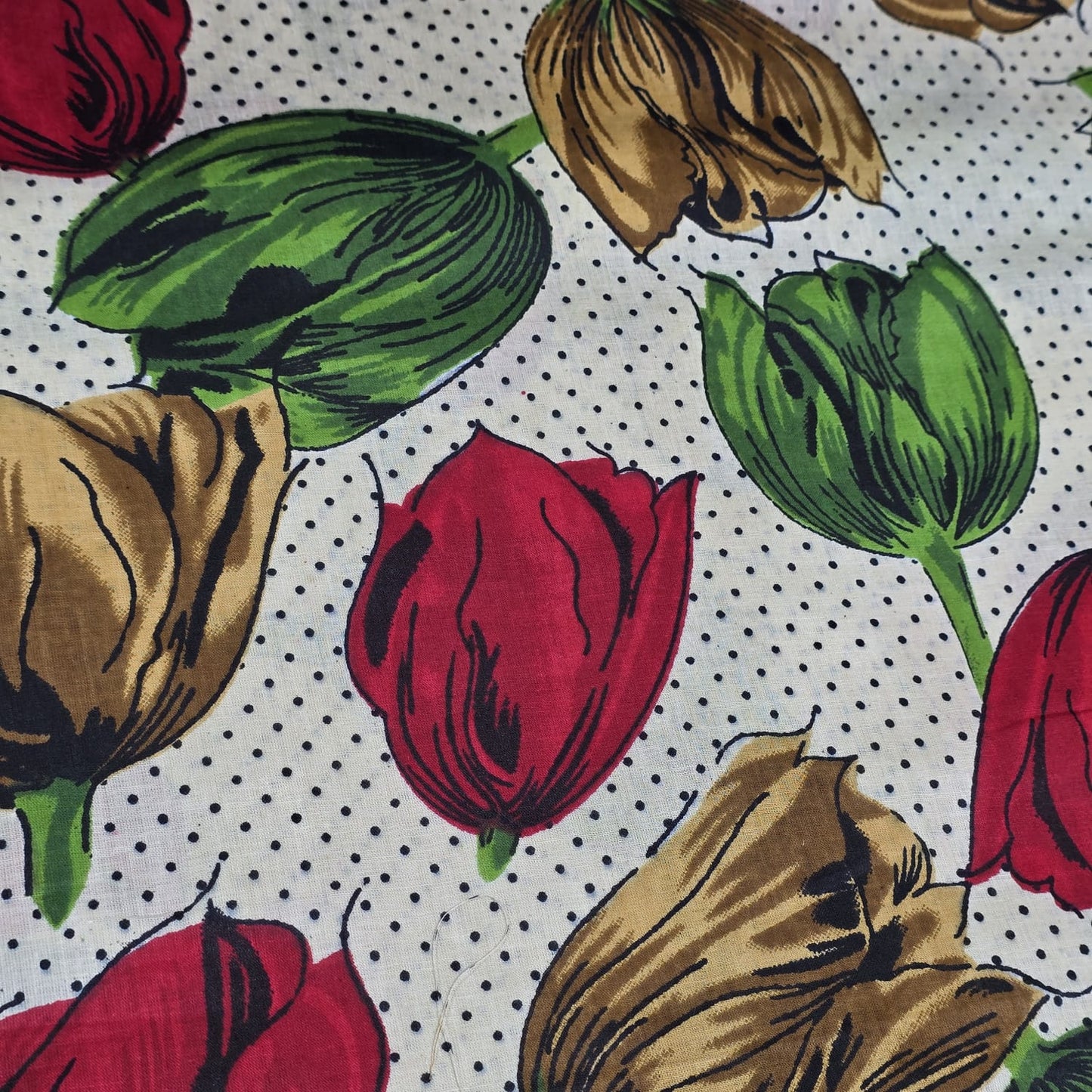 Red Tulips 100% Cotton Lawn Fabric Craft Quilting Patchwork Material By Meter 44"