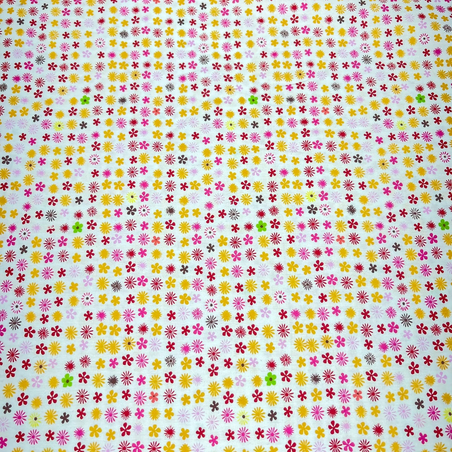 Mini Daisy Floral 100% Cotton Quilting Dress Craft Costume Fabric 58" Wide By The Meter