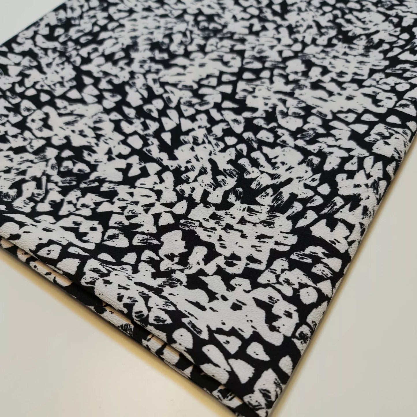 Schwarz-weiße Punkte, Blasenkrepp, Polyester, für Kleider, Bastelarbeiten, Drapierungen, Stoff, 147,3 cm, Meterware