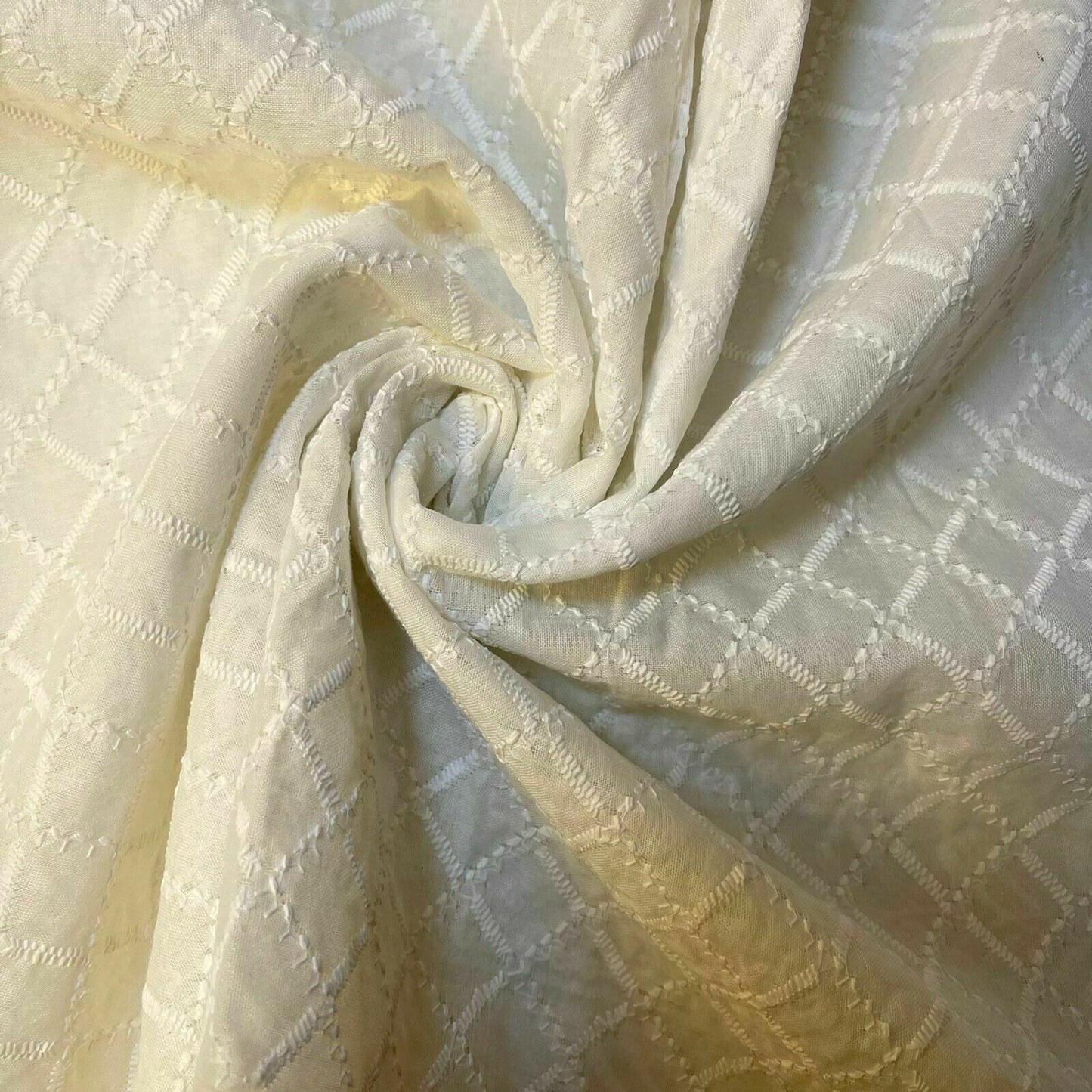100% Cotton Lawn Broderie Anglaise Embroidery Schiffli Dress Craft Fabric 44" By the Meter