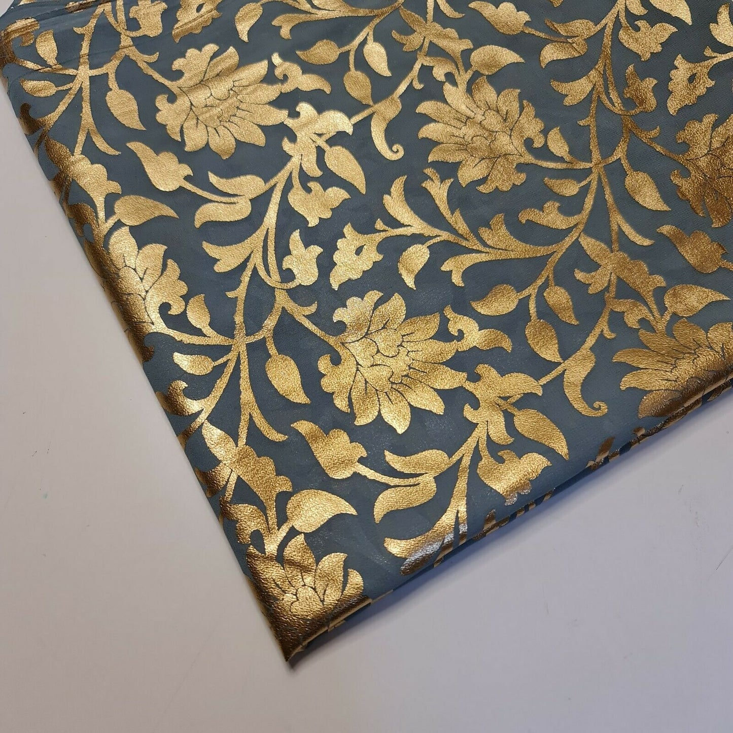 Floraler Goldfoliendruck, durchsichtiger Mooskreppstoff, für Kleider, Bastelarbeiten, Drapierungen, 111,8 cm