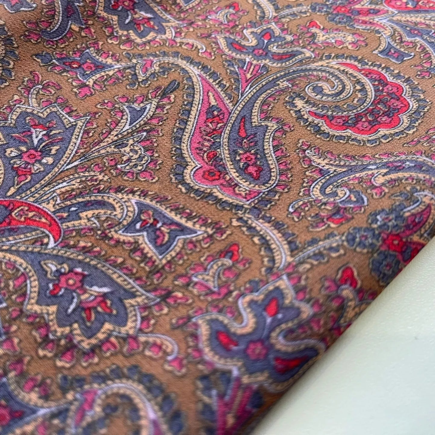 Brauner Chiffonstoff mit Paisleymuster und Blumenmuster, durchsichtig, für Kleider, Bastel- und Dekorationsstoffe, 111,8 cm, Meterware