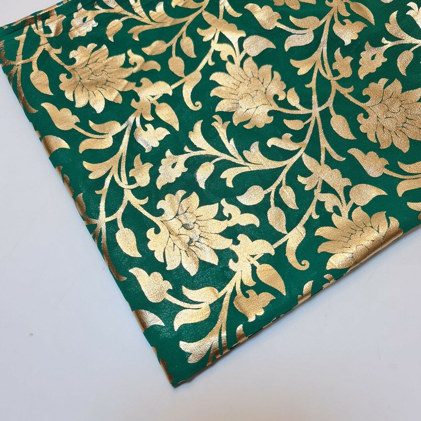 Floraler Goldfoliendruck, durchsichtiger Mooskreppstoff, für Kleider, Bastelarbeiten, Drapierungen, 111,8 cm