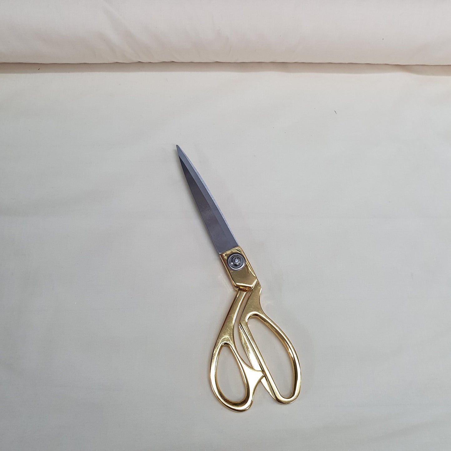 Textile Station Buttercreme, 44 Zoll breit, hochwertiges Polycotton, unifarbener Stoff, Futter, Schneiderstoff, Drapierungsstoff, Dekorationsstoff