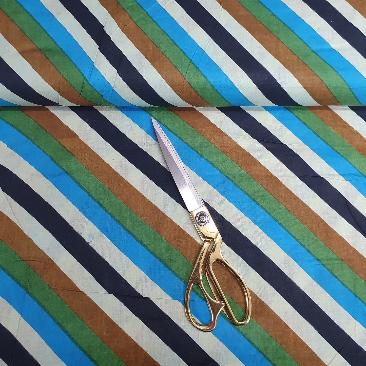 Textile Station Design 64 Stoff, 100 % reiner weicher Baumwollstoff mit indischem Druck, 111,8 cm breit, zum Schneidern und Basteln