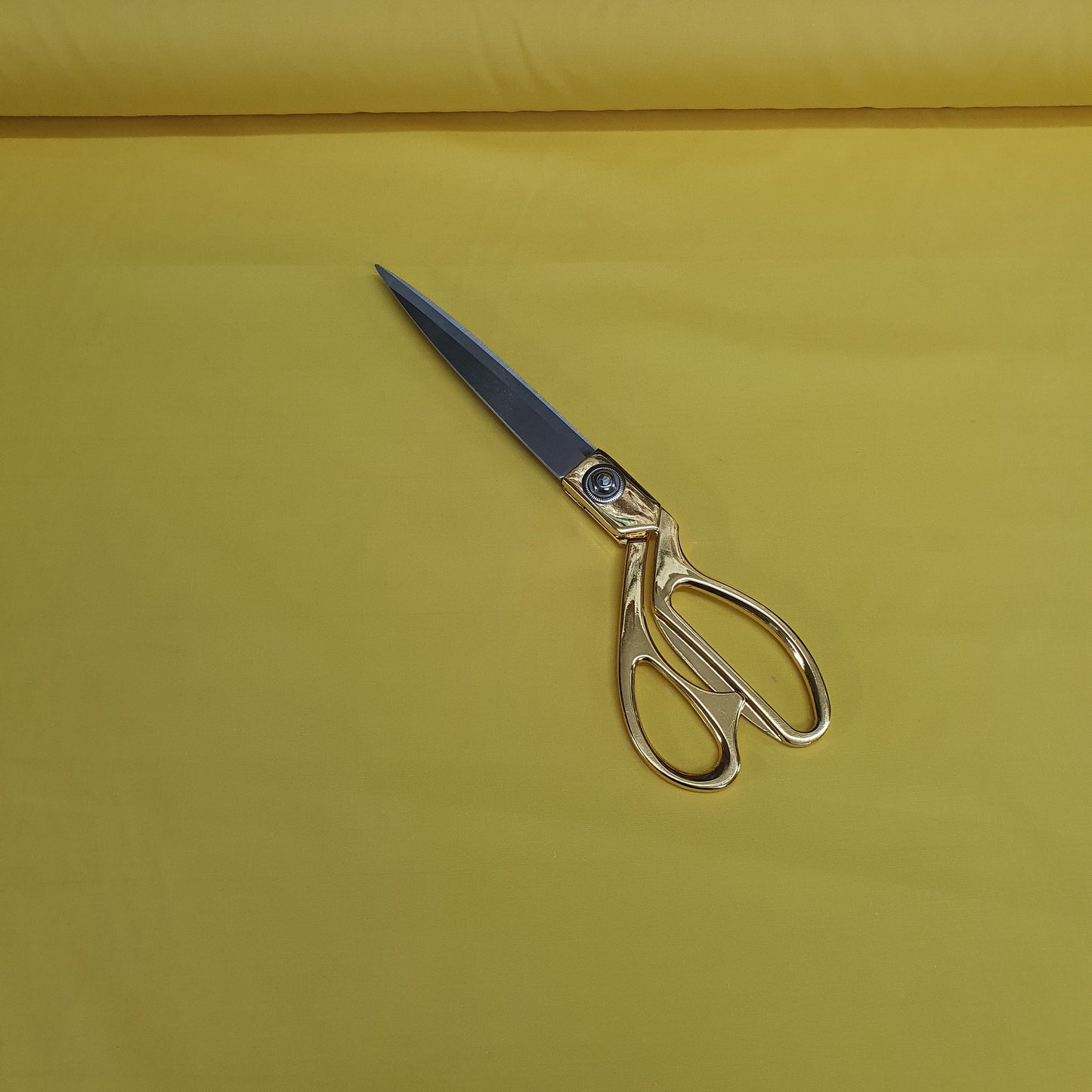 Textile Station, Kanariengelb, 111,8 cm breit, hochwertiges Polycotton, unifarbener Stoff, Futter, Schneiderstoff, Drapierungsstoff, Dekorationsstoff