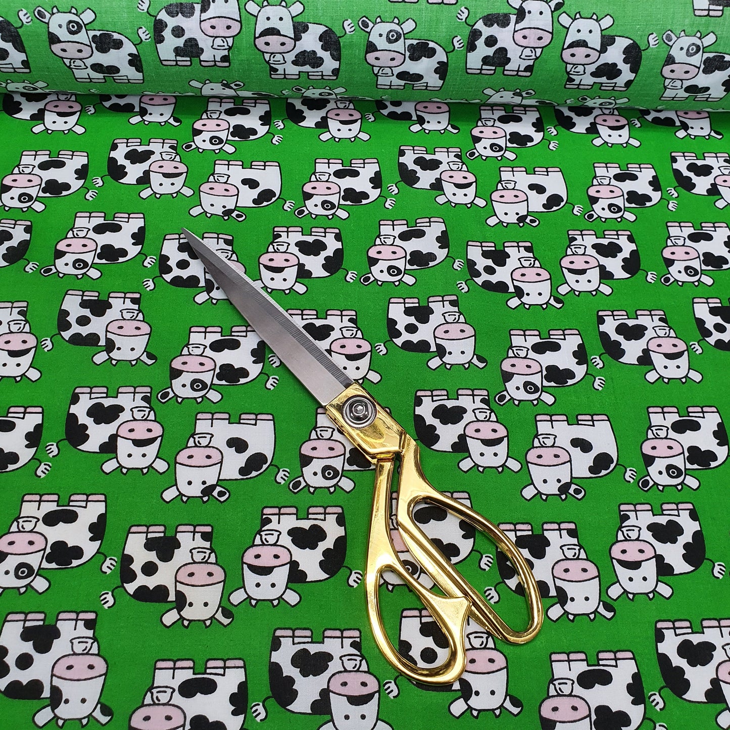 Textile Station Desing 02 44" Premium Digitaldruck 100 % Baumwolle weicher Stoff mit Tier- und Blumenmuster, Streifen und Zickzackmuster