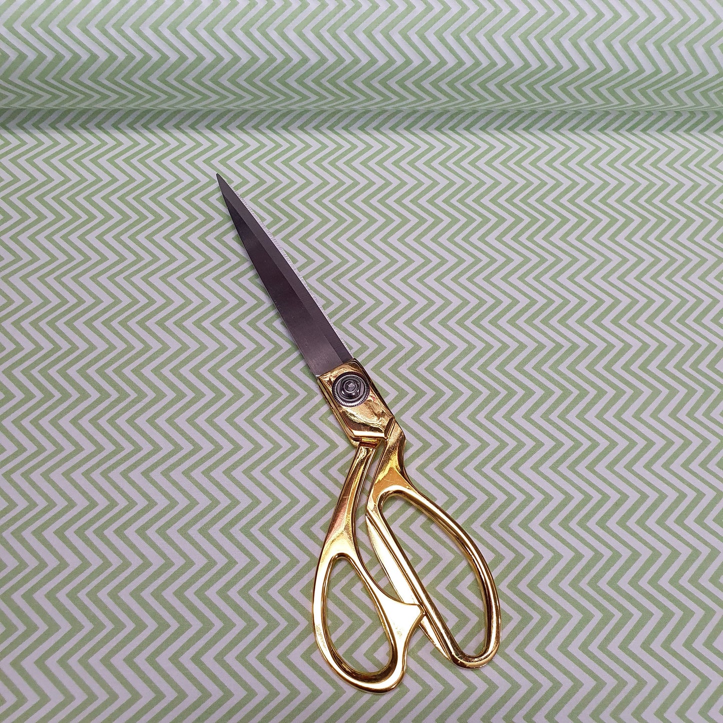 Textile Station Desing 06 44" Premium Digitaldruck 100 % Baumwolle weicher Stoff mit Tier- und Blumenmuster, Streifen und Zickzackmuster