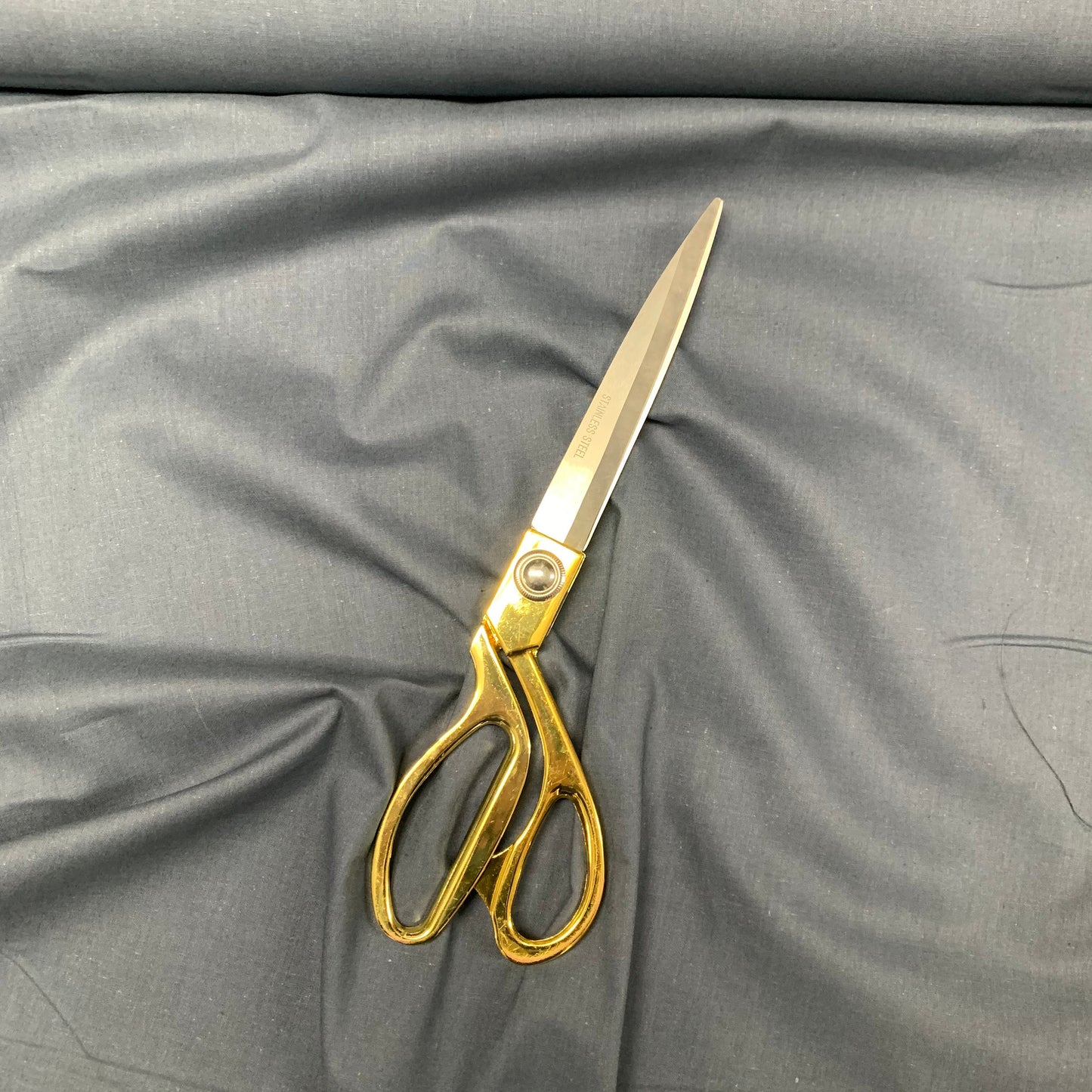 Hochwertiger, einfarbiger Stoff aus 100 % Baumwolle, 111,8 cm, Meterware, zum Basteln und Schneidern, Grau