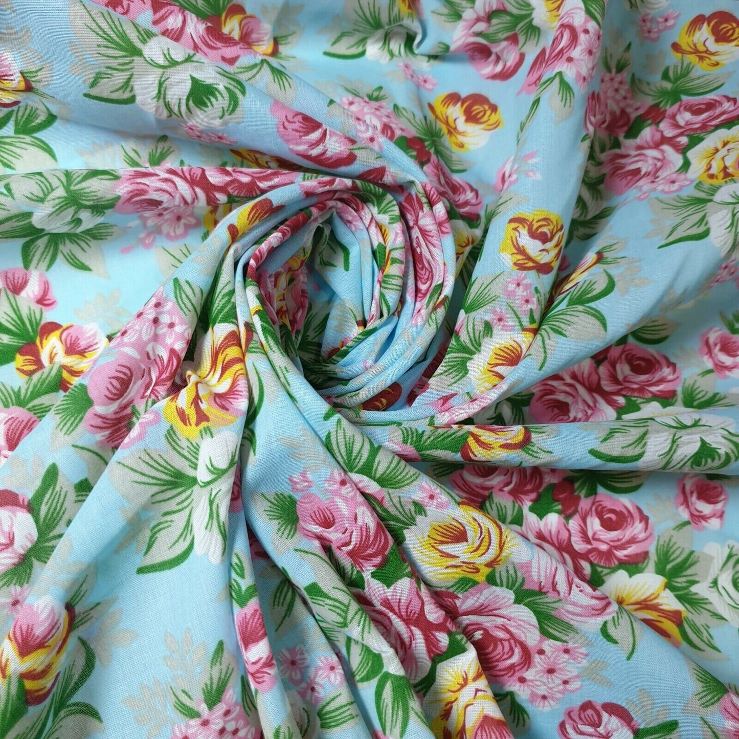 NEU Polycotton-Kleiderstoff mit Blumen- und Rosendruck, meterweise, 111,8 cm, in durchgehender Länge erhältlich (Meterware, himmelblau)
