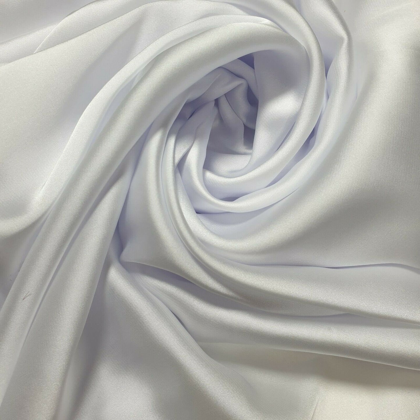 Seidiger Charmeuse-Dekorstoff aus leichtem Satin für Brautkleider, 147,3 cm breit (weiß)