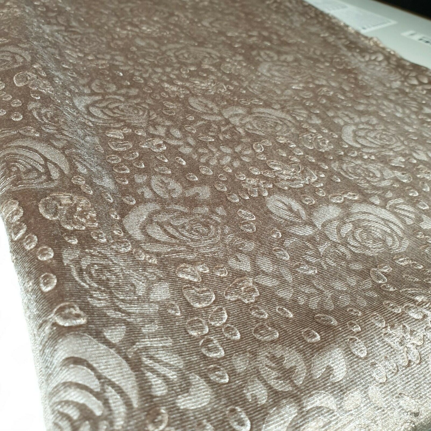 Samtstoff mit Rosen-Blumenprägung, Velours, für Kleider, Bastelkissen, Meterware, 147,3 cm (Taupe)