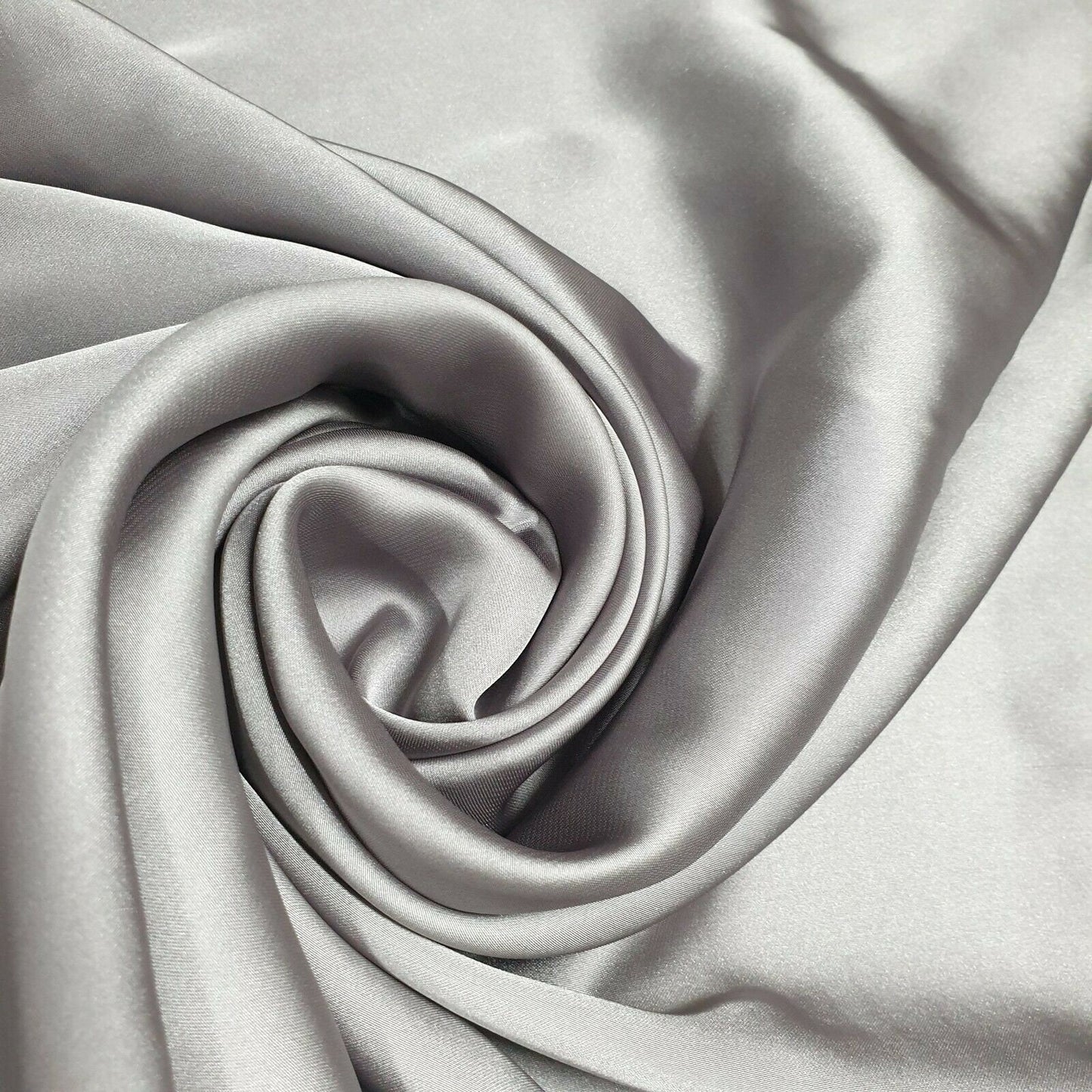 Seidiger Charmeuse-Dekorstoff aus leichtem Satin für Brautkleider, 147,3 cm breit (Silber)