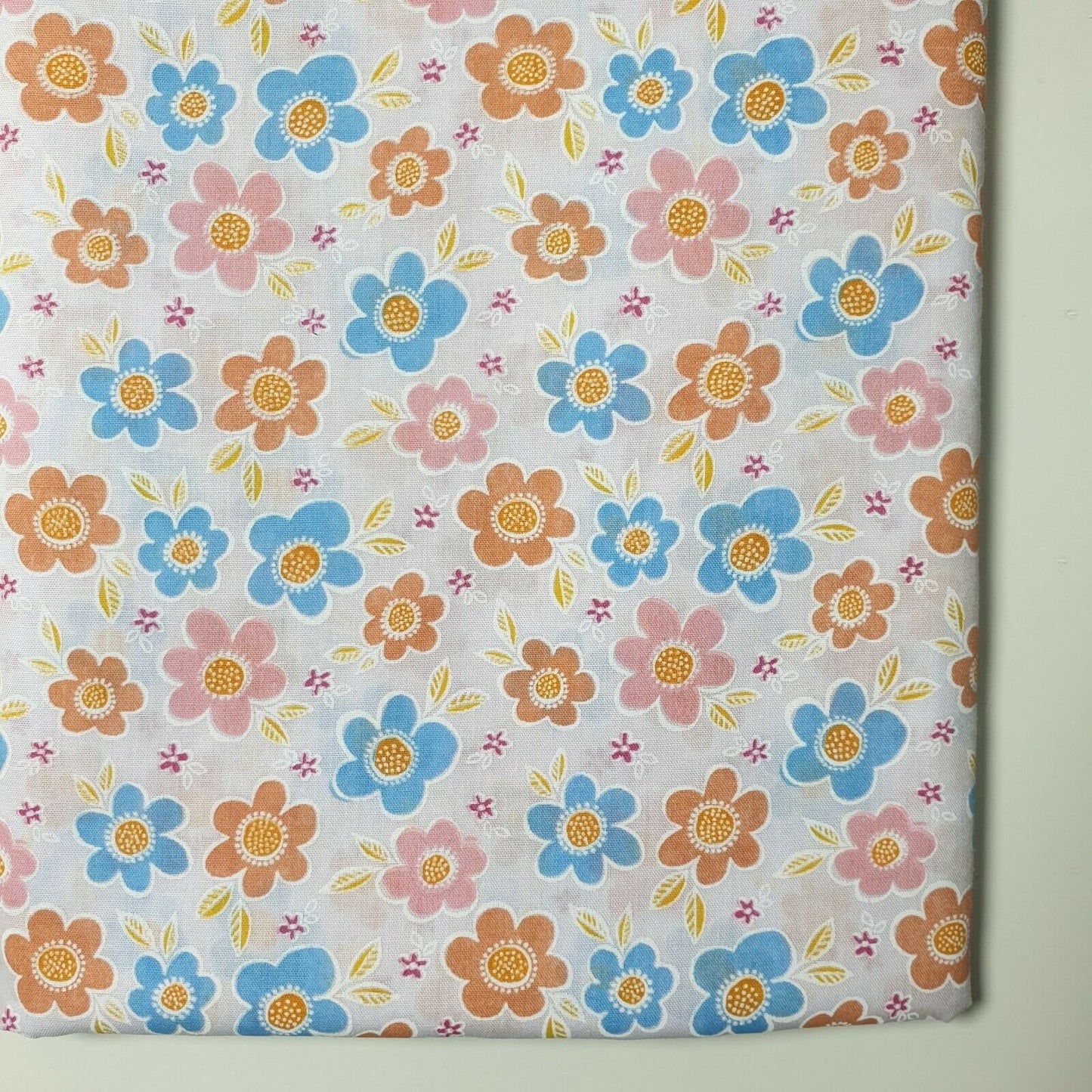 Neuer Blumenstoff aus Polycotton, rosa Basis, mehrere Blumen, zum Basteln, Kleiderstoff, 111,8 cm, Meterware