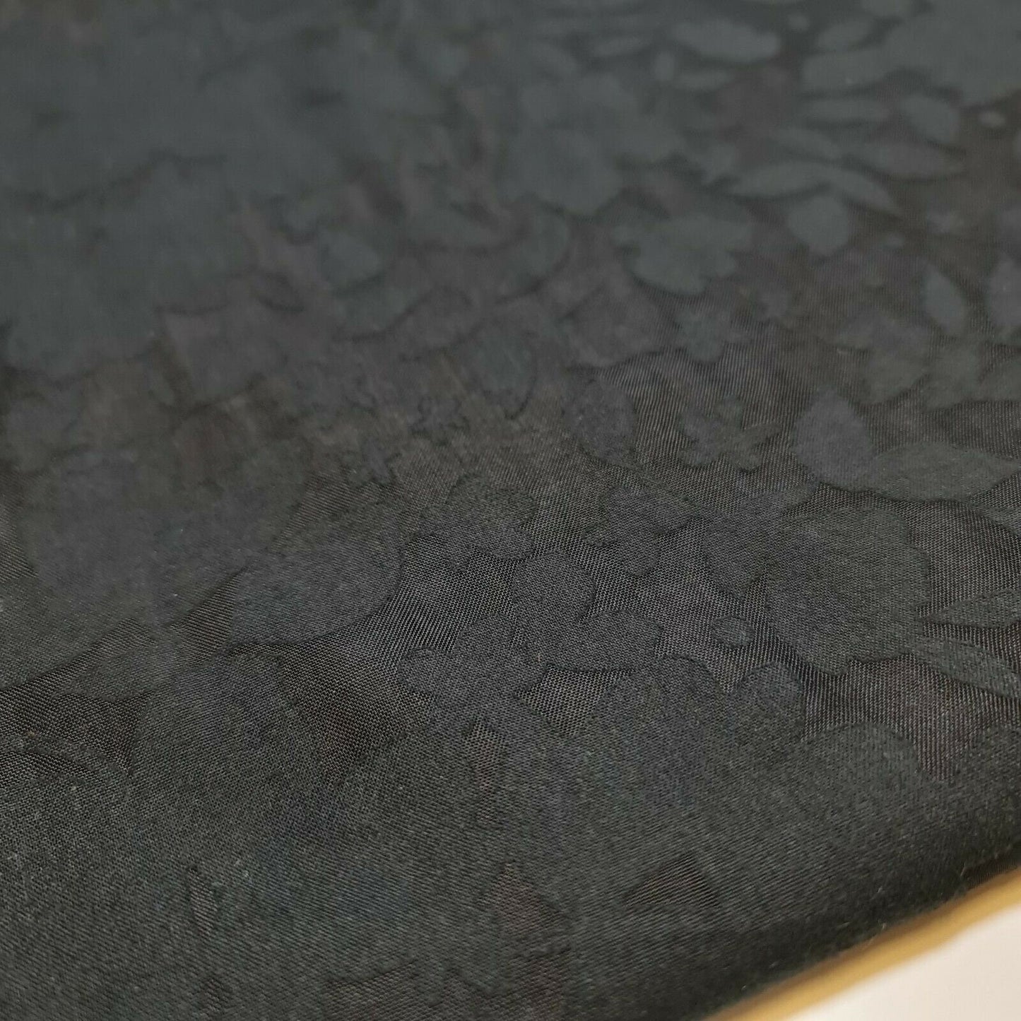 100 % Baumwolle, ausbrennerartig, schwarz, weicher Stoff mit Blumenmuster, für Kleider, Bastelarbeiten, Meterware, 147,3 cm