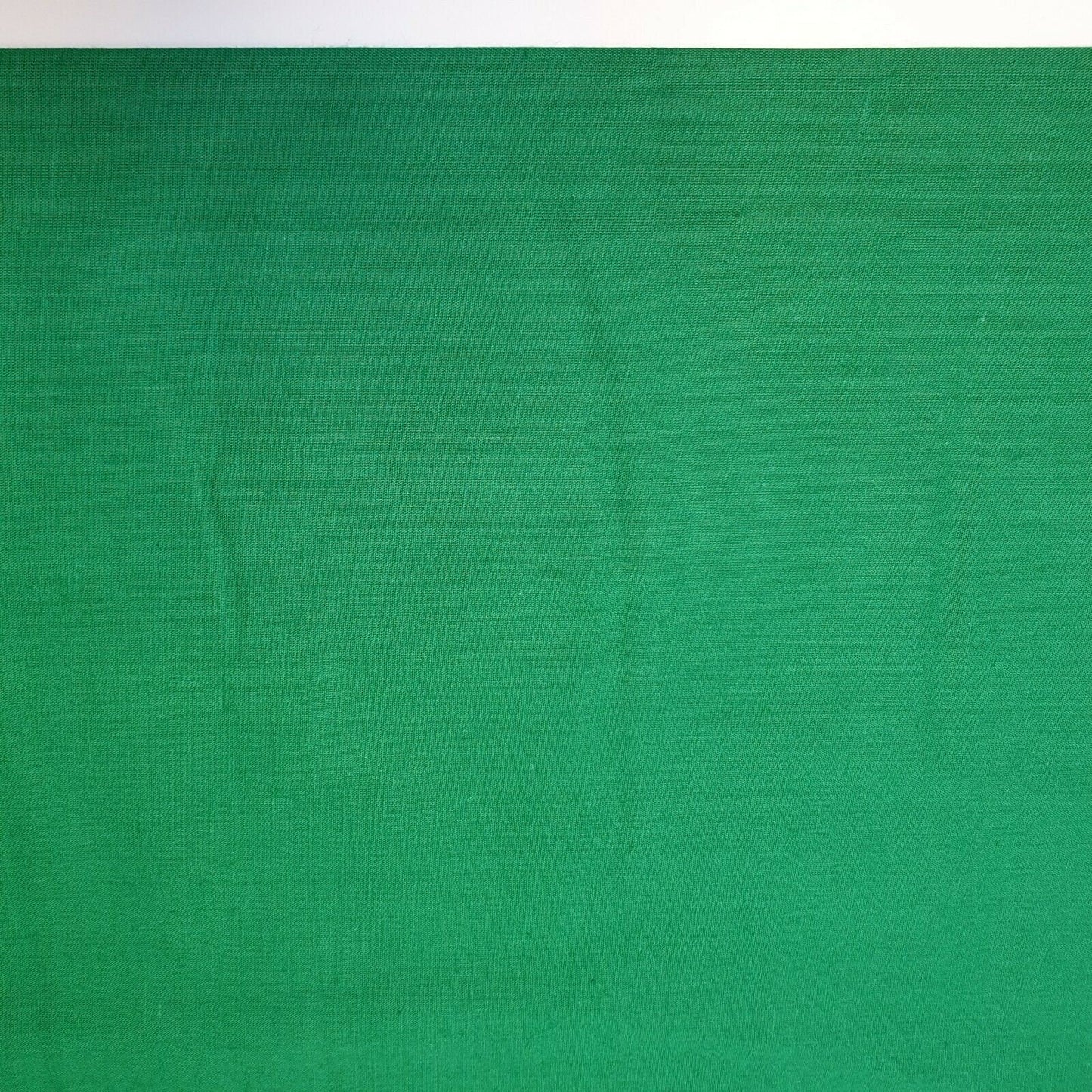 Emerald Green Plain Egyptian 100% Cotton Cambric Fabric – 44” Wide – Soft Dress, Lining, Quilting & Craft Material (By the Meter)