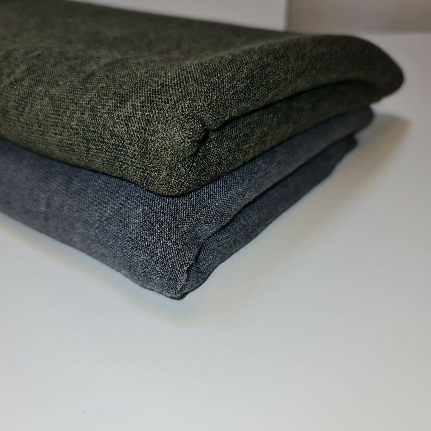 Unifarbener grauer Jersey-Stretchstoff aus Viskose und Elastan, 147,3 cm