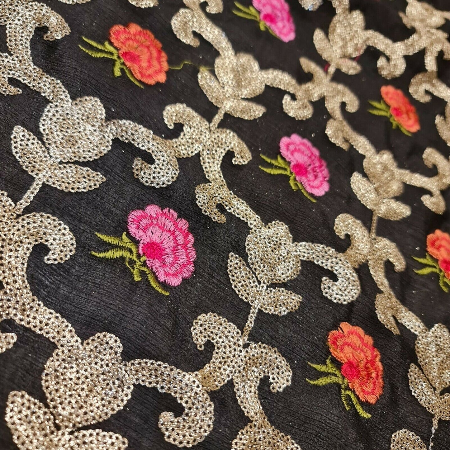 Faden-Pailletten-Blumenstickerei, gekräuselter Krepp-Chiffon-Kleiderstoff, Bastelstoff, 111,8 cm (schwarz)