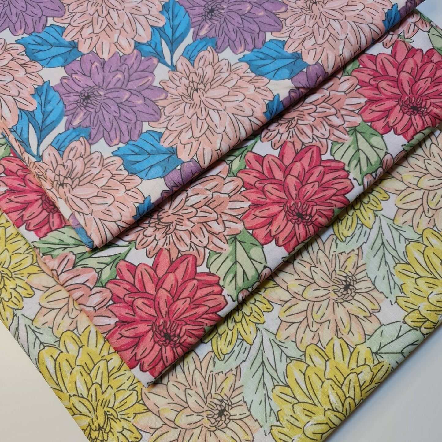 Frühlings-/Sommer-Stoff mit Gänseblümchen-Blumenblüten, Polycotton, 111,8 cm, Meterware (gelbe Blumen)