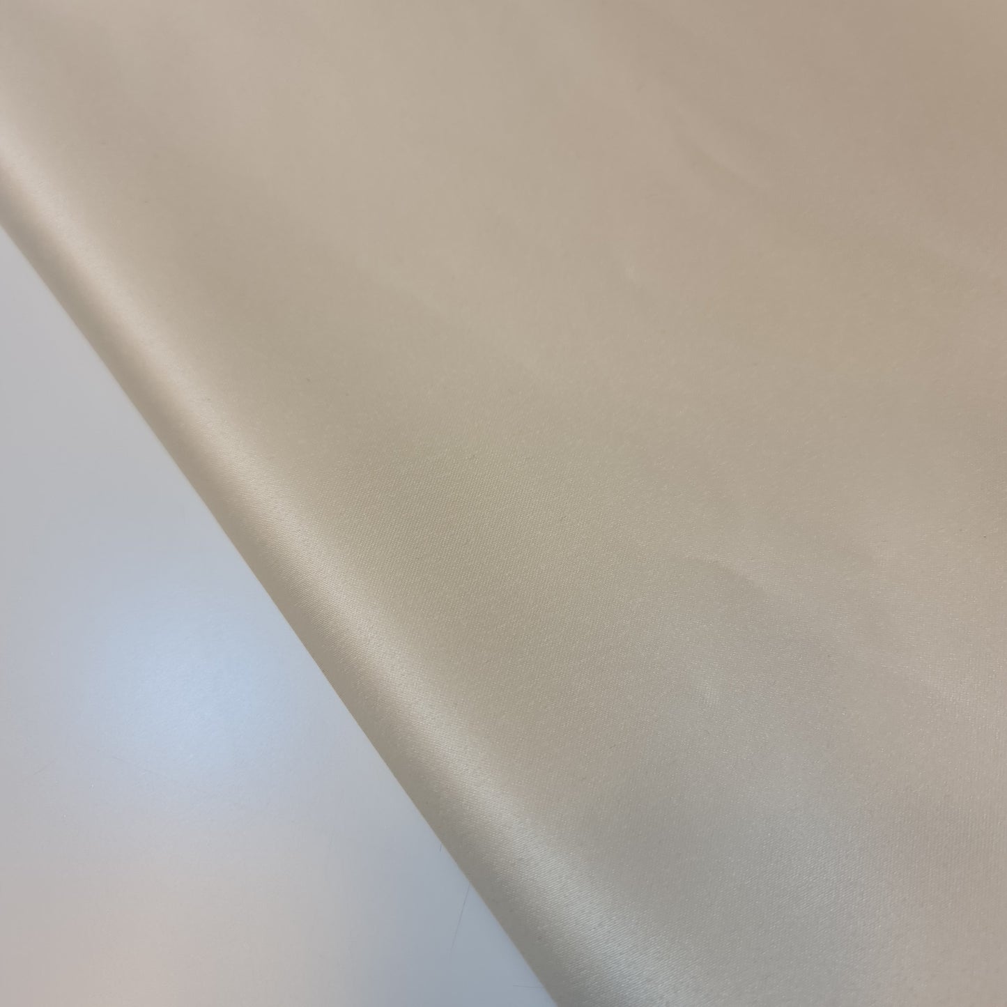 Cremefarbener matter Duchesse-Satinstoff für Brautkleider, Abschlussball, Bastelmaterial, Krepprücken, Meterware, 147,3 cm