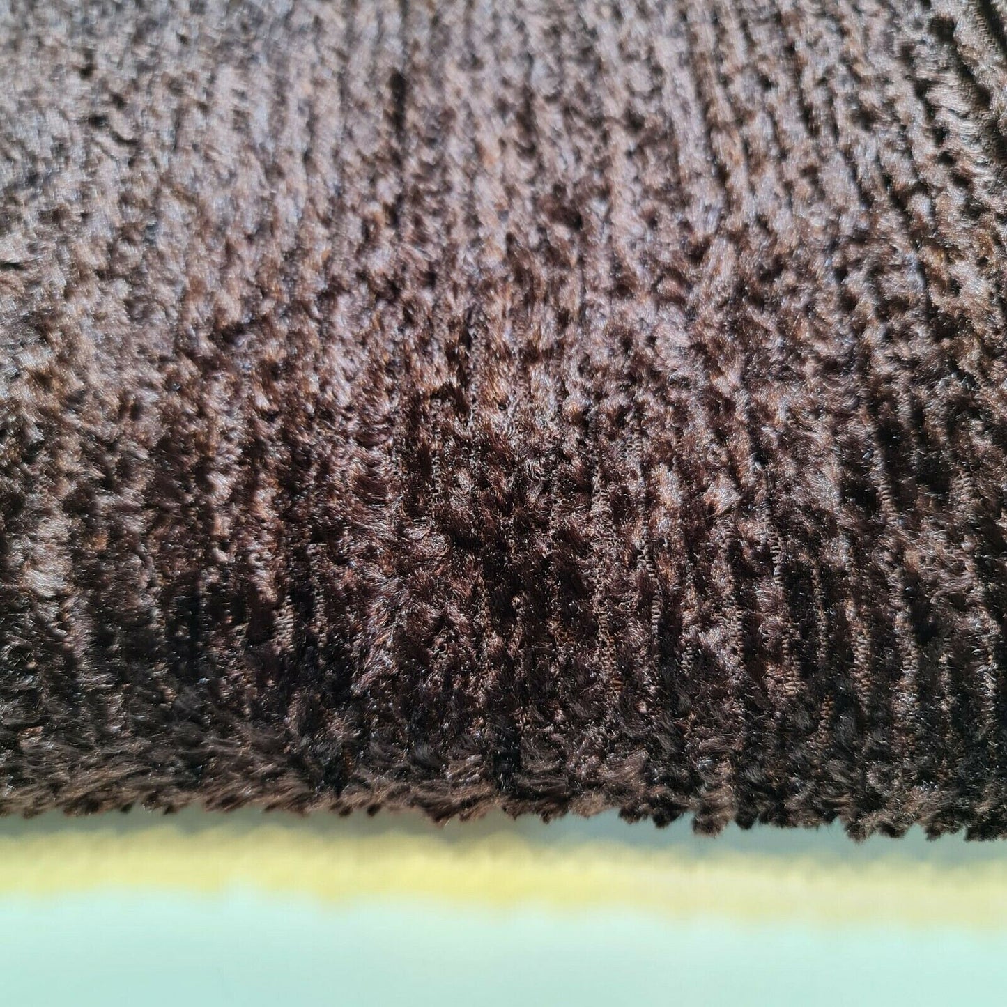 Brauner Kunstfellstoff mit kurzem Flor, weicher Stretchstoff für Kleider und Bastelarbeiten, Meterware