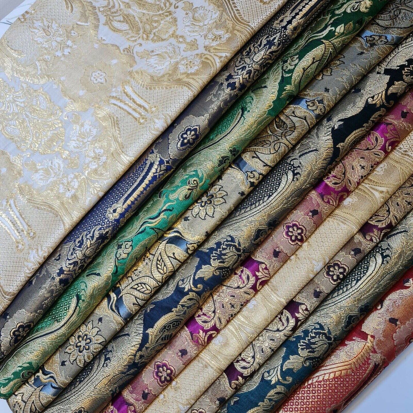 Ornamentaler Damast, hochwertiger, goldmetallischer indischer Banarasi-Brokatstoff, 111,8 cm (44 Zoll) Meter (FLASCHENGRÜN)