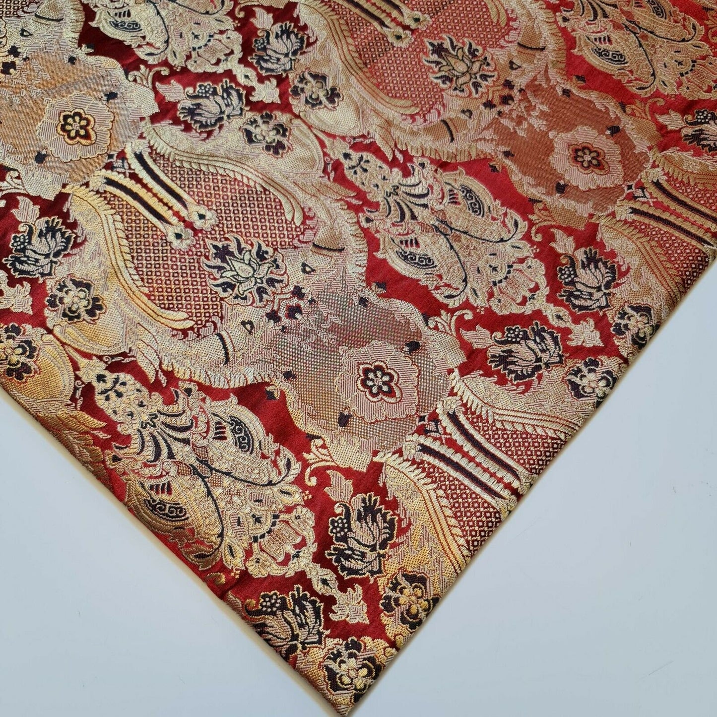 Ornamentaler Damast, hochwertiger, goldmetallischer indischer Banarasi-Brokatstoff, 111,8 cm (rot)