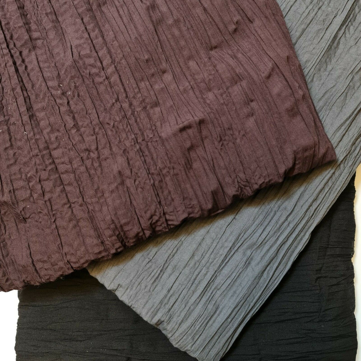 Zerknitterter Crinkle-Stoff, 100 % Baumwolle, schlicht, Boho-Stoff, zerknittert, Bastelstoff, Kleid, 149,7 cm (schwarz)